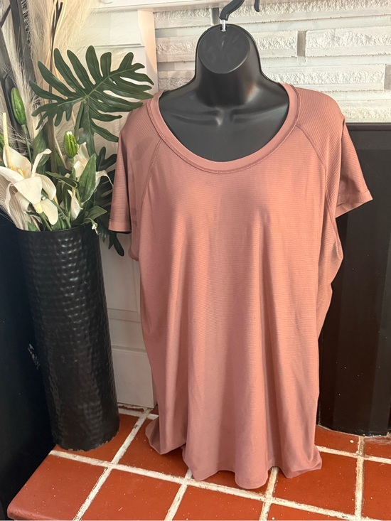 lululemon athletica Tops - lululemon athletica Dusty Rose Short Sleeve Scoop Neck Top - Size XL
